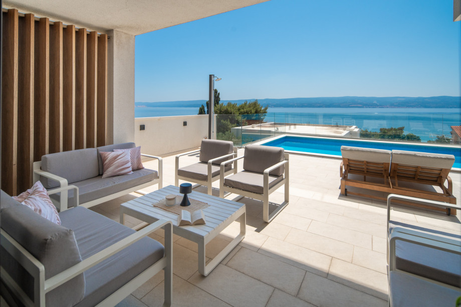 Villa Lapis is located in Middle Dalmatia in a popular summer destination Duće - Omiš