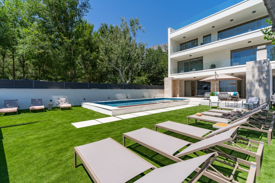 Private 40sqm heated pool with salt electrolysis system