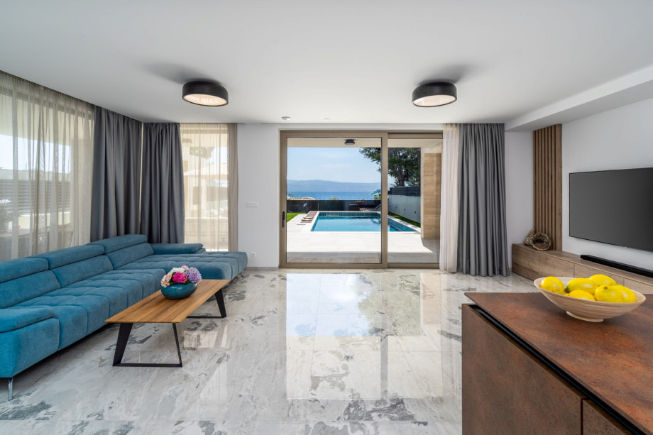 Spacious living room with a flat-screen TV