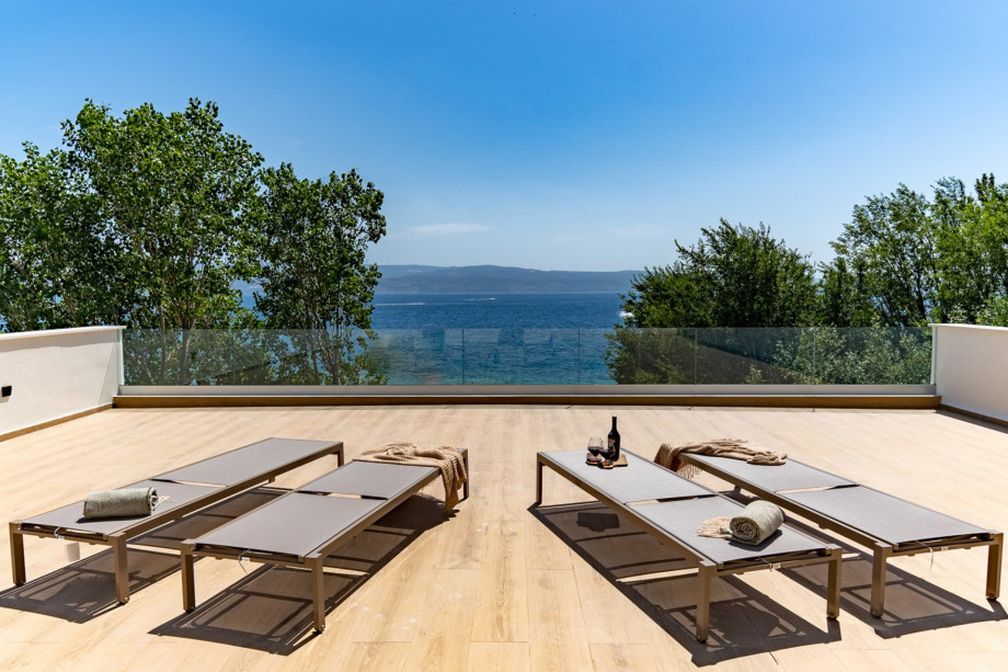 The rooftop terrace is a nice lounge area offering amazing sea views (elevator access)