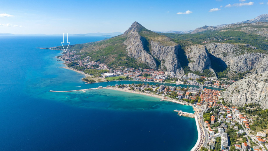 Where the Cetina River meets the Adriatic Sea, Omiš city is only 2.5km from the villa