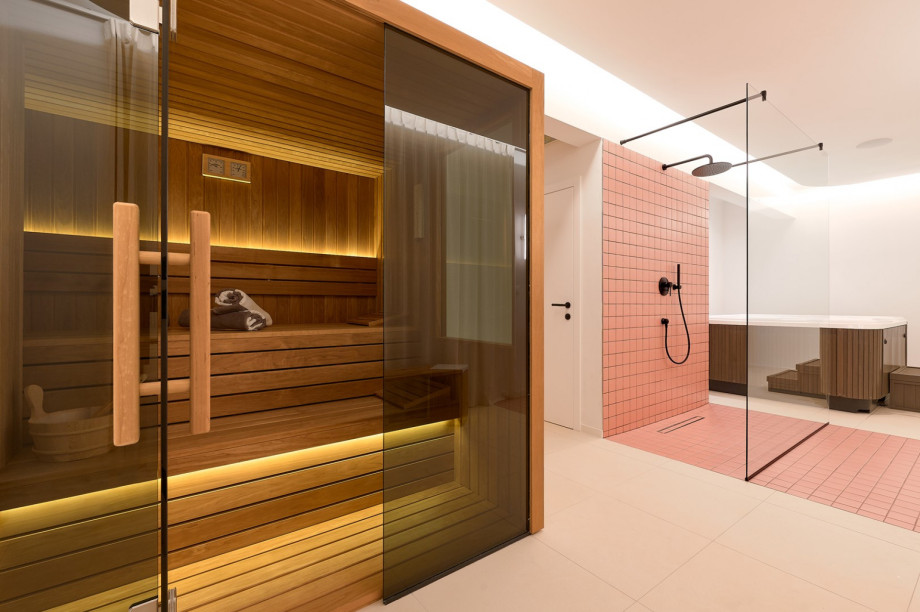 There is also a SPA room with a Finnish Sauna, an indoor Whirlpool (a Hot-Tub)