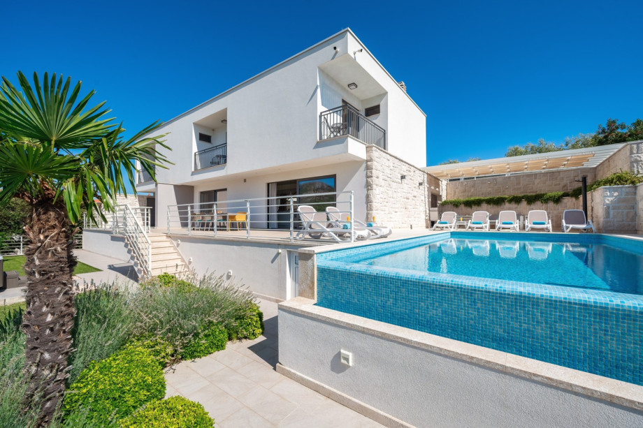 Villa Paloma Blanca is very well organized, and all offered is exclusively for you