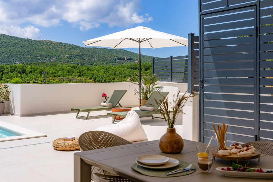 Breathtaking natural surroundings and the sound of bird songs for a relaxing vacation