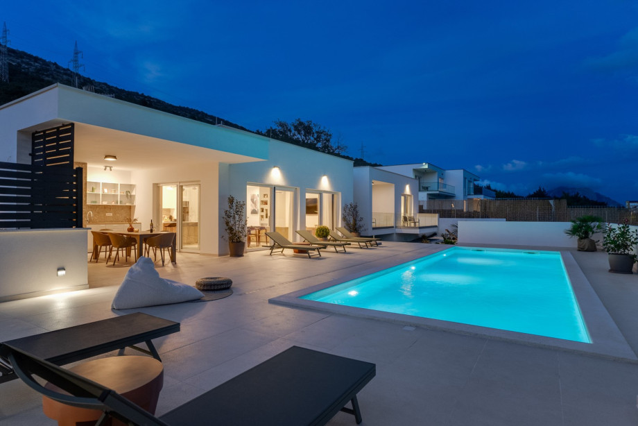 Carefully placed lighting completes the perfect experience of Dalmatian summer evenings