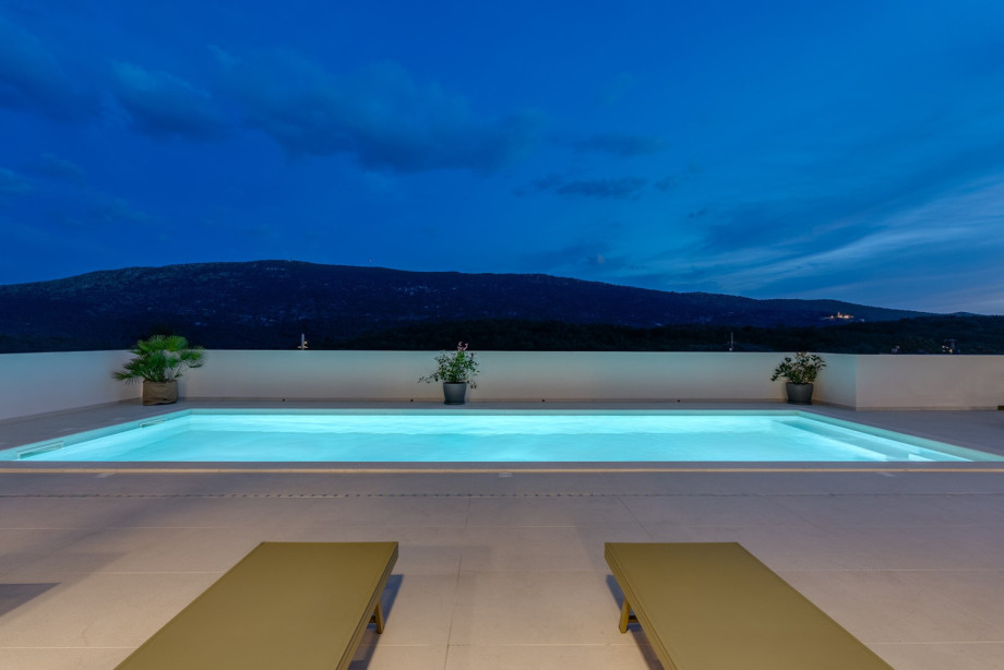 Relax and enjoy a glass of wine on hot summer evenings