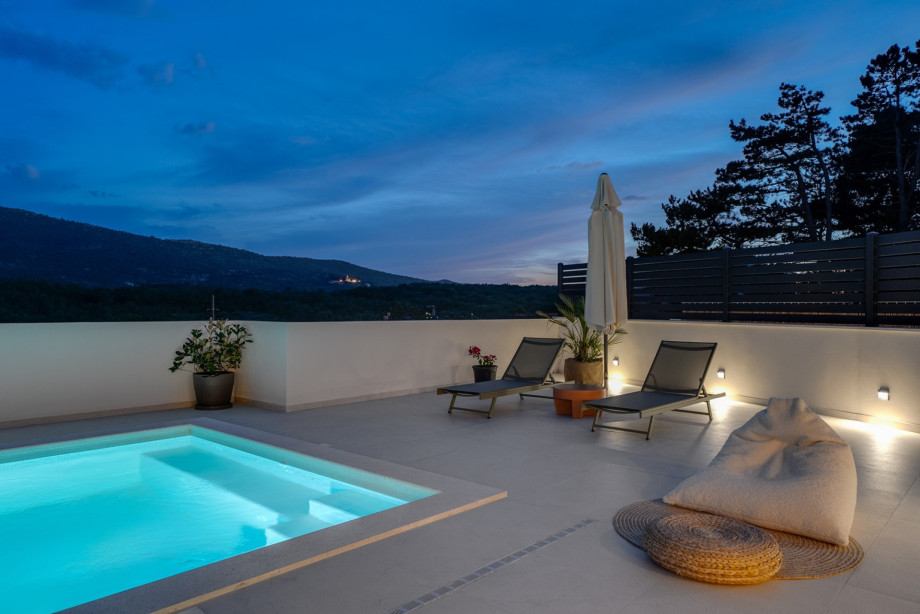 This villa is tucked away in the village of Tugare near Omiš, feel invited to experience the peace here