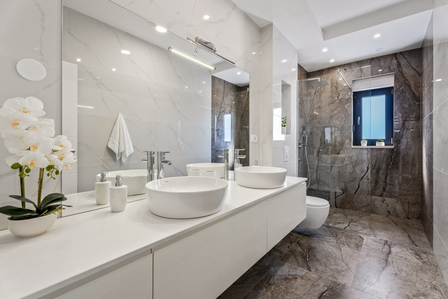 Family Bathroom with two sinks