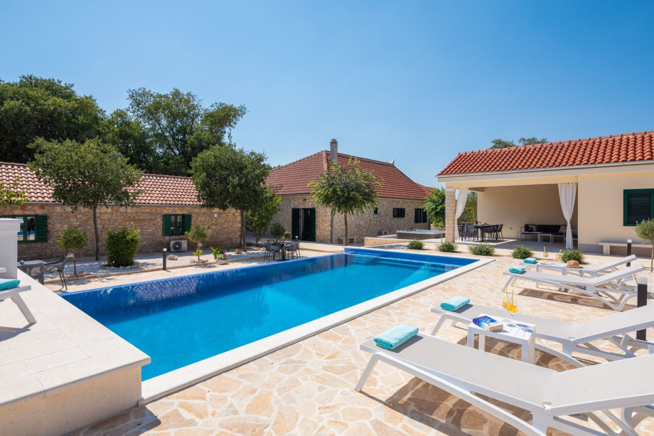Stylish accommodation settled on a 10,000 sqm fenced private plot