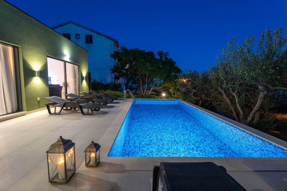 Relax and enjoy a glass of wine on hot summer evenings