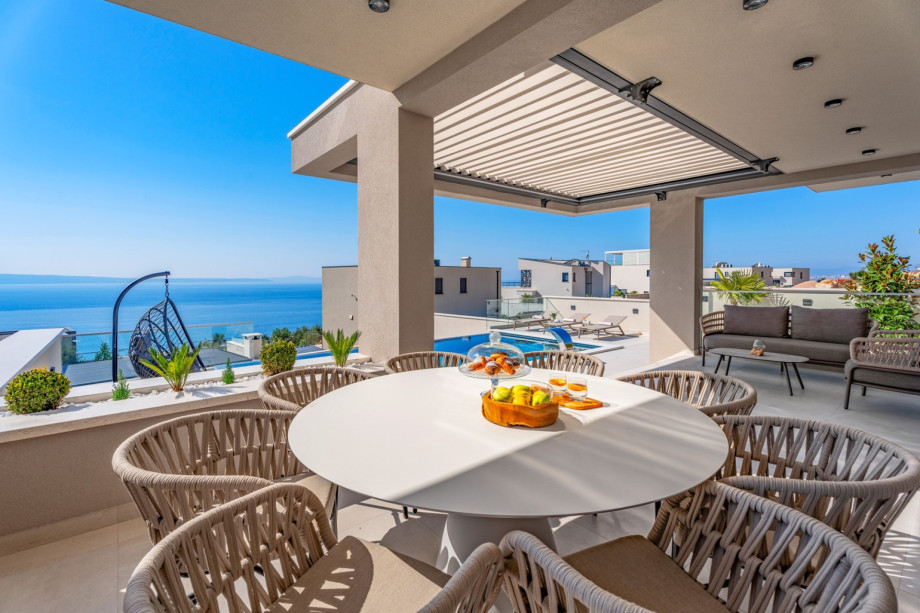 Covered dining area for 8 people with very comfy chairs