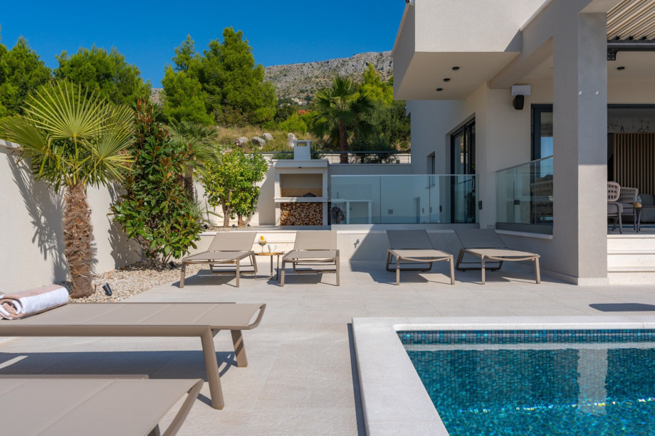 Fully equipped with all modern guest needs for a very comfortable stay