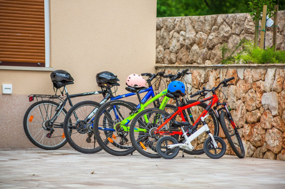 At your disposal you have 4 bikes that are included in the offer so you can explore the neighborhood