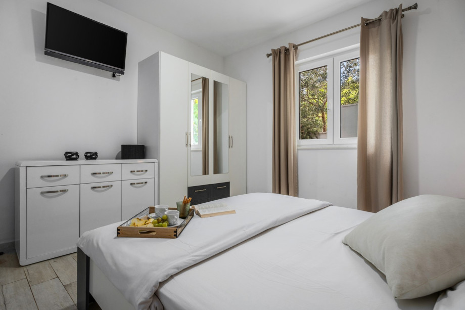 A Bedroom NO1 (11sqm) with queen size bed 160cm x 200cm, TV, A/C