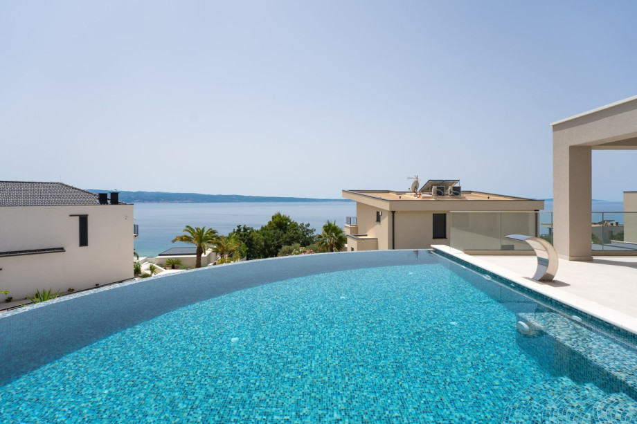 Heated 40,5sqm private pool