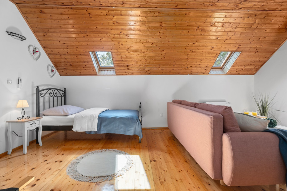 Bedroom NO1 with 3 single beds 90cm x 200cm, a sofa that can convert into a sleeping sofa 140cm x 200cm