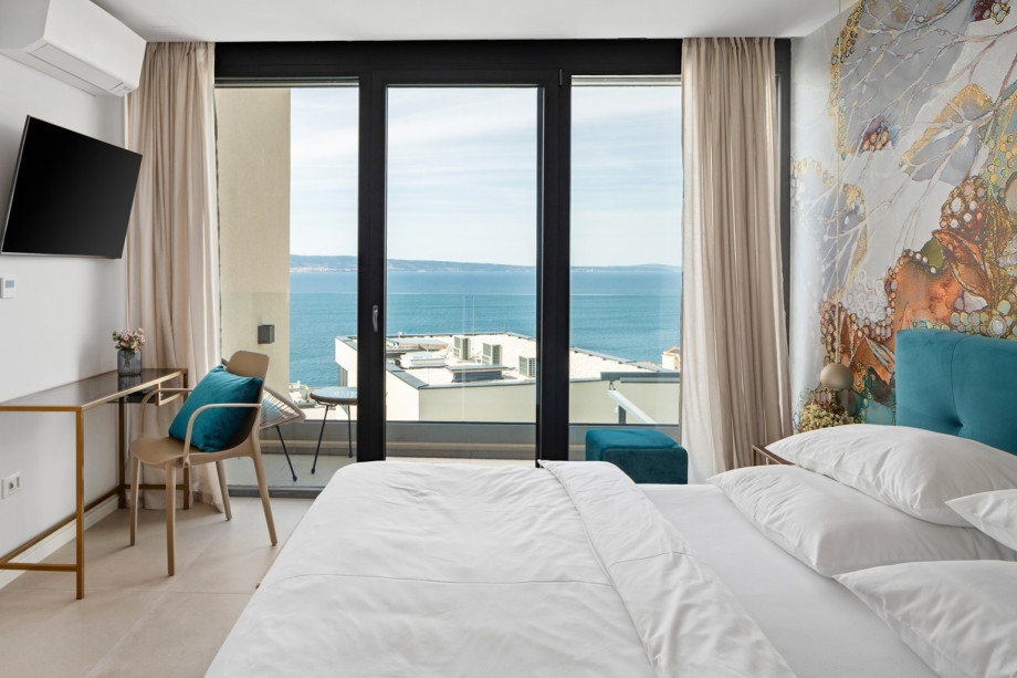 Bedroom NO1 with king size bed, en-suite bathroom