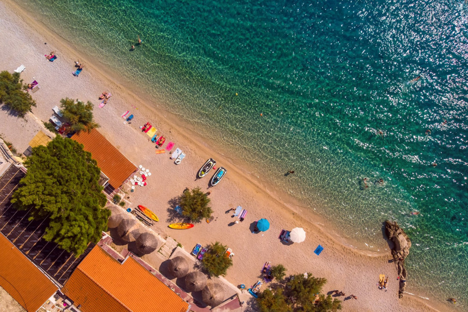 Artina, the most beautiful beach, is just a 4-minute drive away (1,7-kilometer distance).