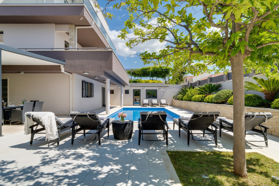 Luxury Villa Lucas; heated pool, whirlpool, sauna, 20m from beach