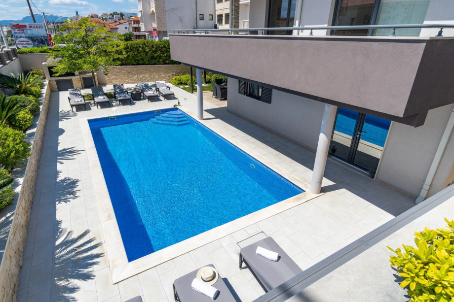Private, heated 8x4m pool with 8 comfortable lounge chairs and outdoor furniture