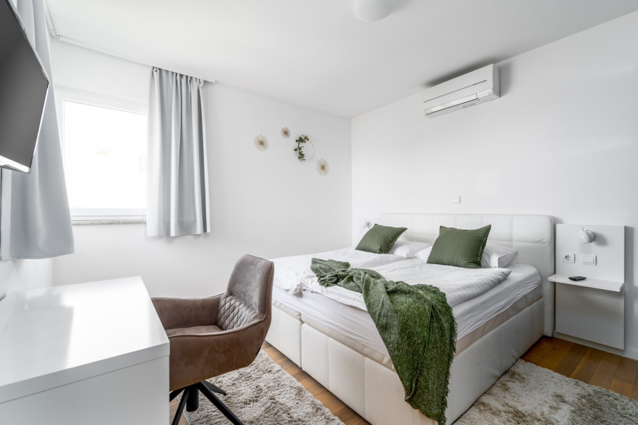 Bedroom No2 with double bed 180x200, en-suite bathroom, TV, AC, sea view