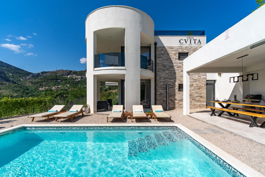 Spacious pool area with 8 pool chair, solar shower, outdoor dining area and amazing view