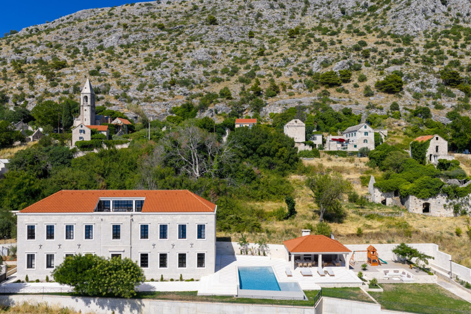 Royal Villa Petra is a majestic retreat on a 1,350 m2 private estate in the scenic hills above Podstrana.
