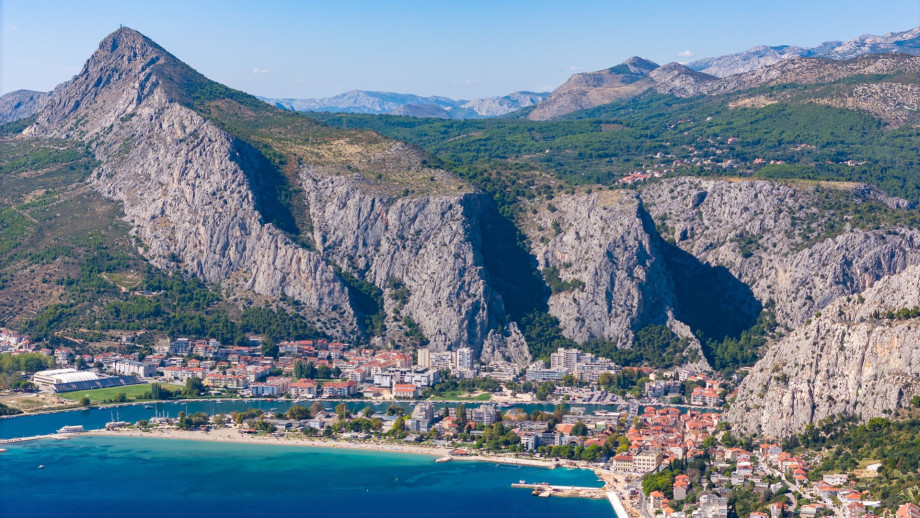 The historic town of Omiš is nestled between massive rocky mountains and the emerald-green delta of the Cetina River, located 10 km from the Villa