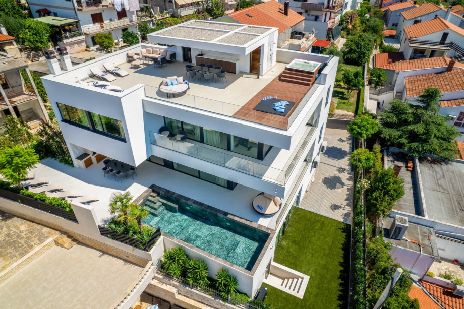 Villa Meliora is an architect-designed high-end villa where refined luxury, stylistic coherence, and unstinting quality