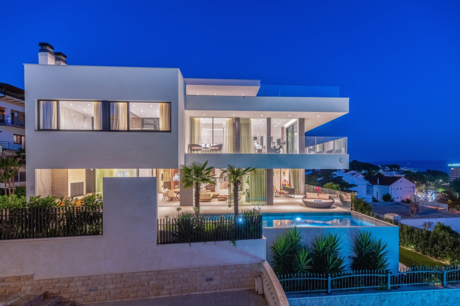 Villa Meliora is located in the Podstrana - Strožanac village, only 9km from the famous town Split