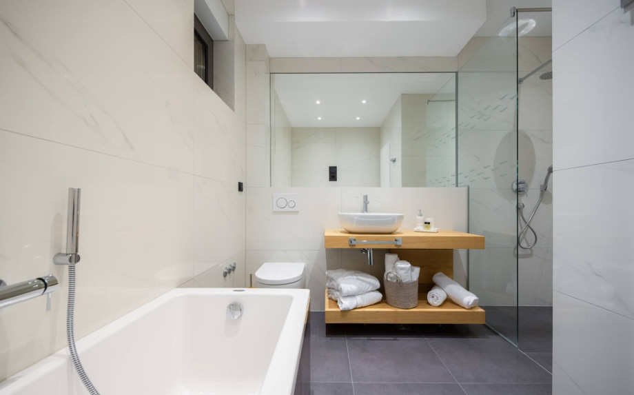 En-suite bathroom with bathtub and shower in Bedroom No4, ground floor