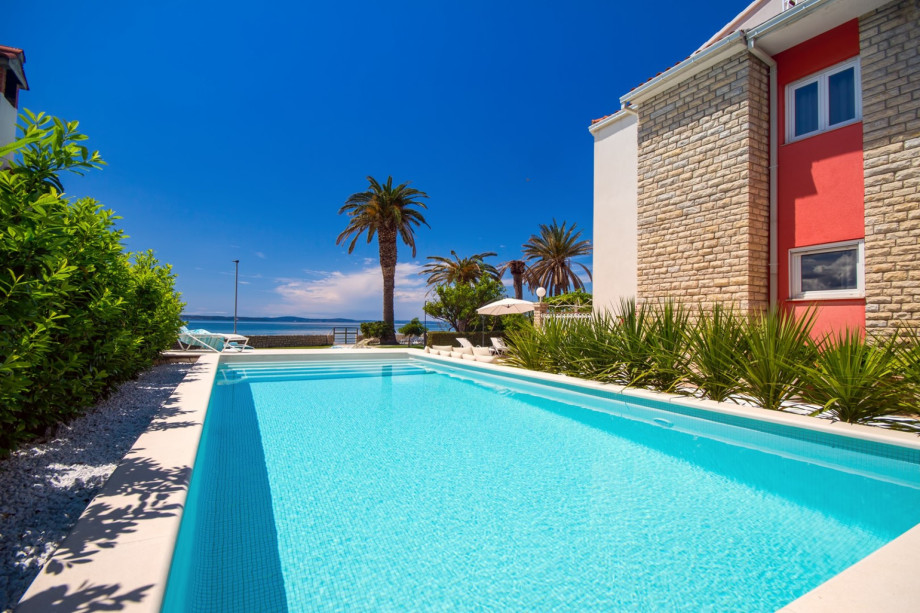 The whole property of 1.195 m2 privately for you