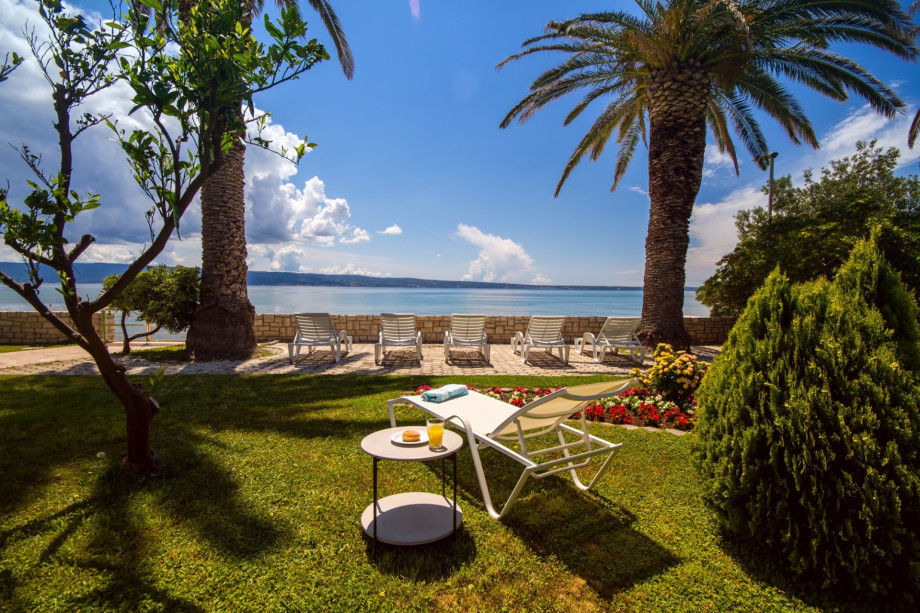 Your private grassplot, and just a step away from the beach