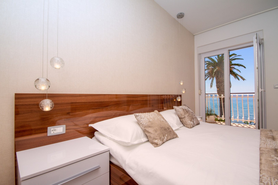 Bedroom No2, No4 and No5 with queen bed, AC and ensuite bathroom