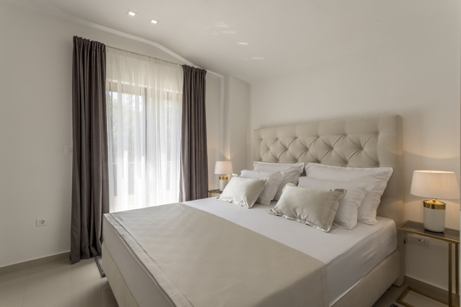 Bedroom No2 with king-size bed 180cm x 200cm, air-condition, a TV  and balcony