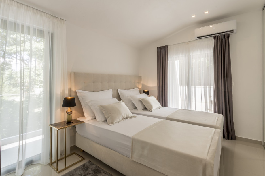 Bedroom No4: king-size bed 180x 200(can open to 2 single beds), A/C,  TV , balcony