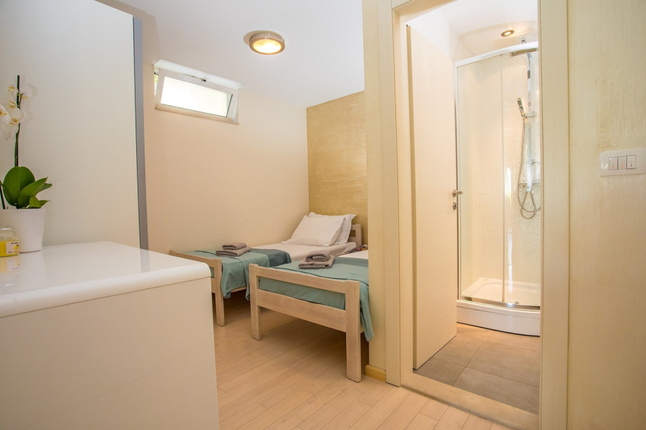 Bedroom No6 With ensuite Bathroom