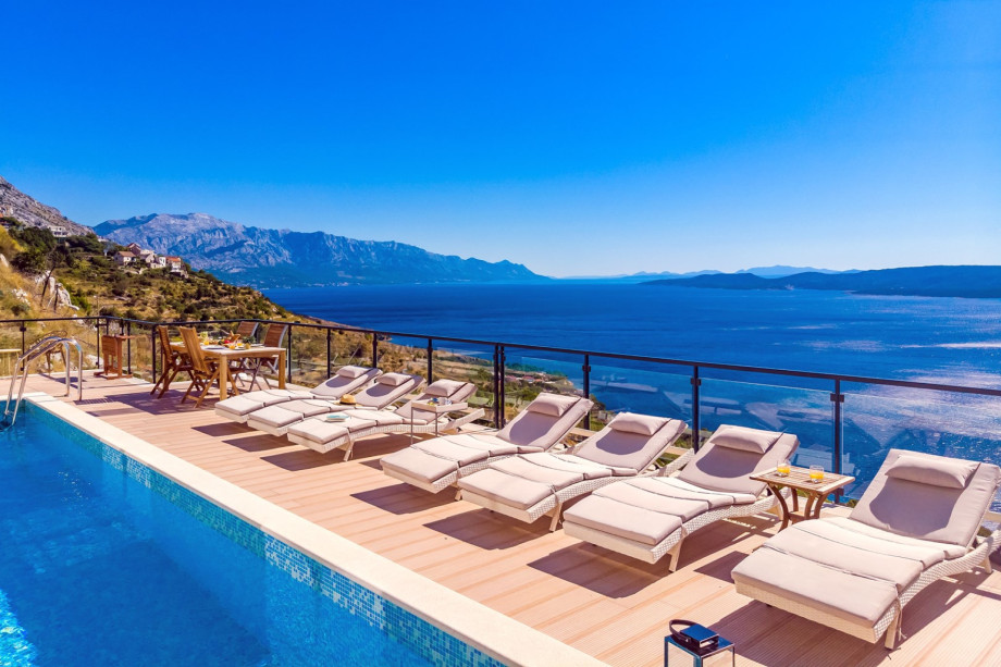 Sun deck area with 10 sun deck chairs offering absolute privacy