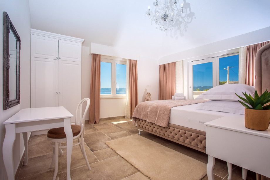Bedroom No4 offers king size bed 180x200cm, TV, AC