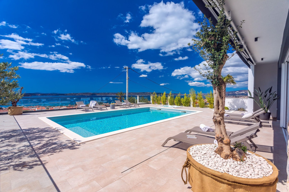 Villa is a high quality and luxury property located in a friendly neighborhood.