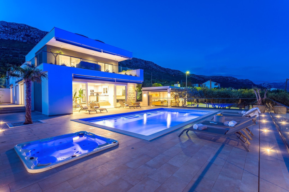 Enjoy in hot summer evenings in a very comfortable pool area.