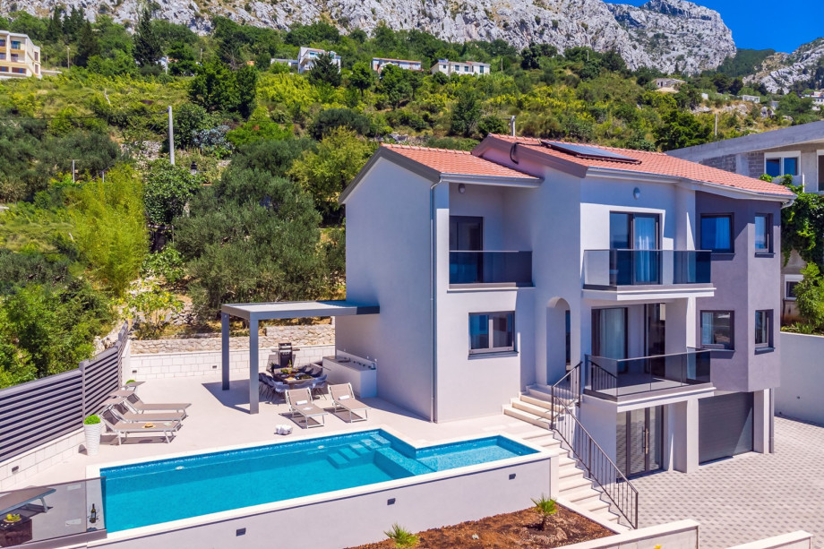 Villa has 7 A/C units throughout the entire house, Media room and billiard room