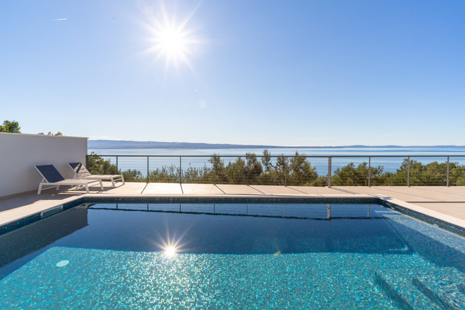 Heated pool 8m x 4m