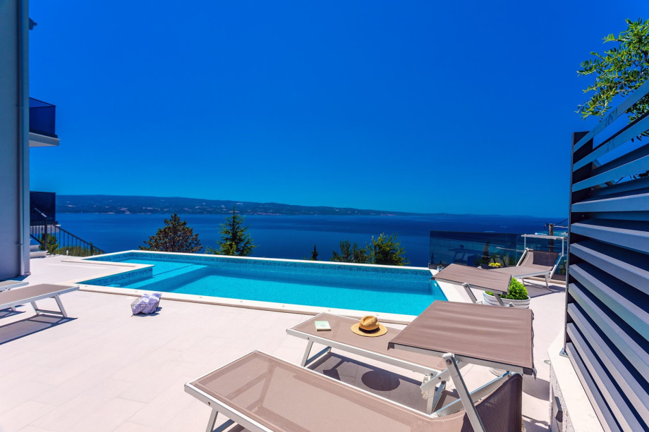 Villa Belvedere with heated pool, 4 bedrooms, 4 bathrooms, billiards, Media room