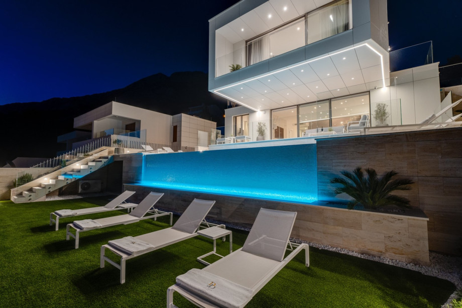 The Organisation of the lights in the outdoor area, gives a great holiday mood