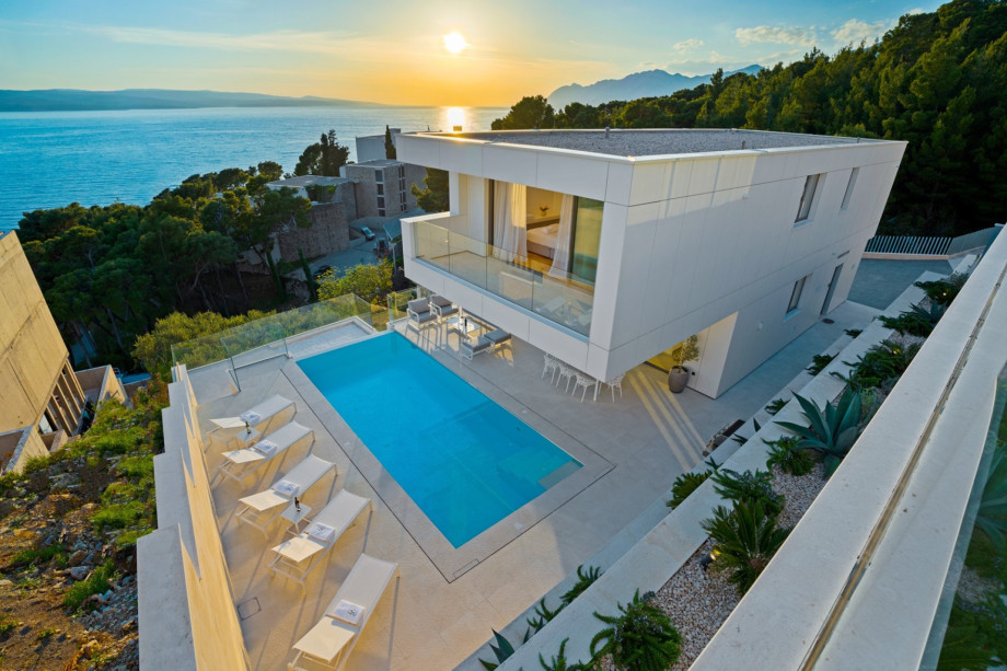 Villa is fully air conditioned with free WiFi, luxury equipped with all the amenities you need for a very comfortable stay