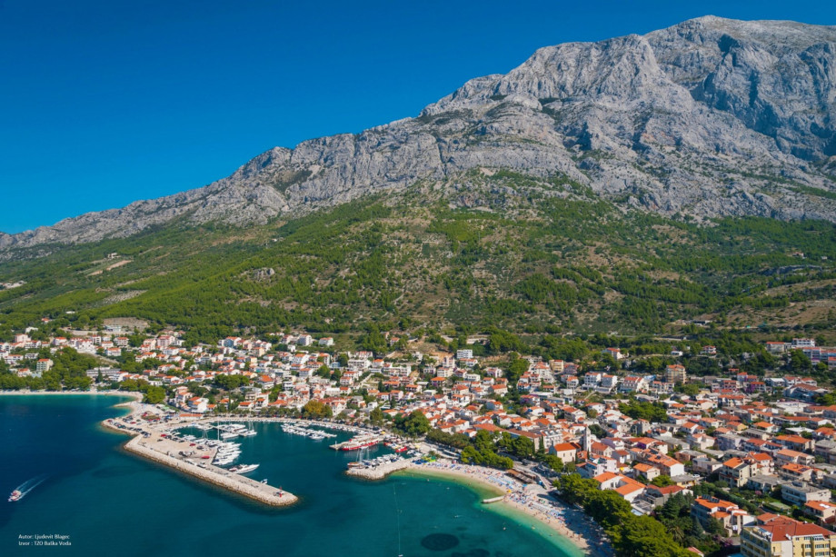 Enjoy the unique combination of the sea and the mountain, seasoned with our traditional hospitality and the Dalmatian temperament of the hosts