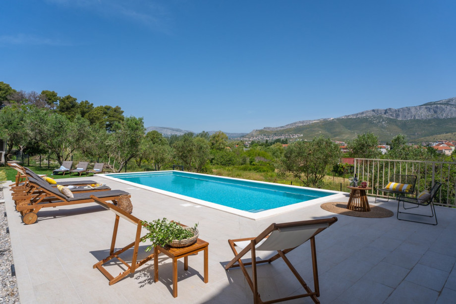 Mamma Mia's large sundeck area with 12 different types of sun chairs