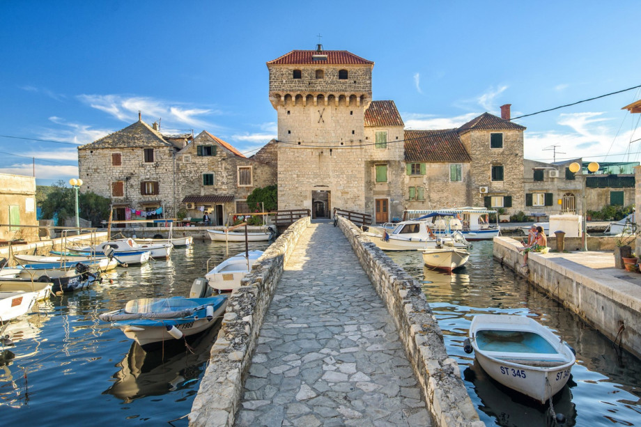 There are some must-visit locations like for sure the UNESCO town Trogir (7km) which is sometimes called a city museum because of its rich cultural heritage and intact authentic architecture.