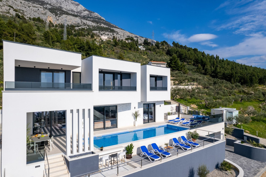 It offers all needed for a perfect and relaxed vacation for a maximum of 8 people.